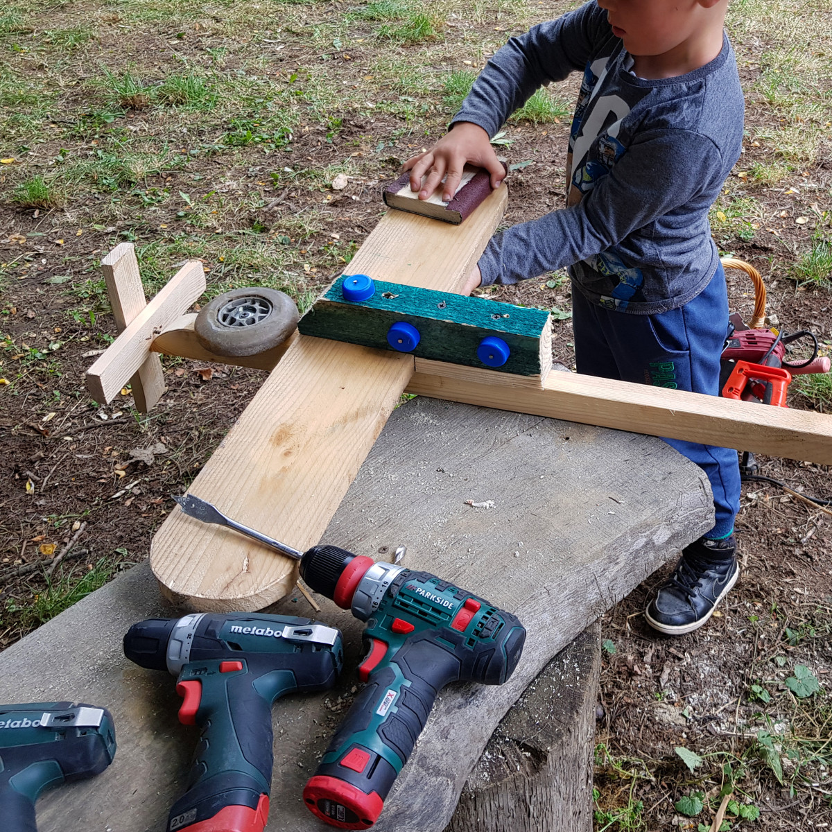 Dzika stolarka artystyczna, poniedziałek