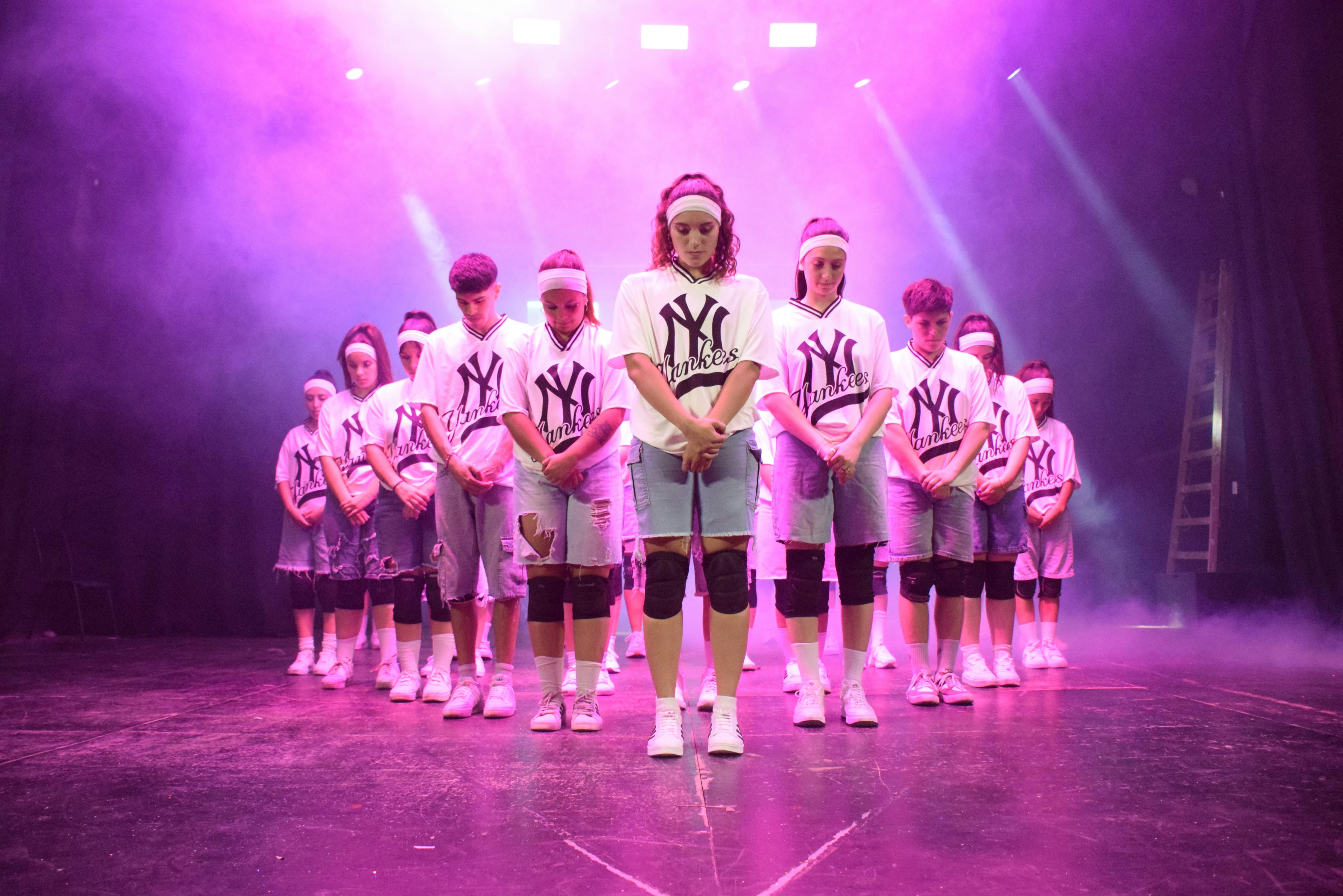 Zespół DANCE TO THE BEAT Happy Dance  środa 18:30-19:45 oraz w soboty w godz. 12:30-13:45