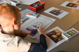 ZAJĘCIA PLASTYCZNE "AKWARELKA" - GRUPA ŚREDNIA