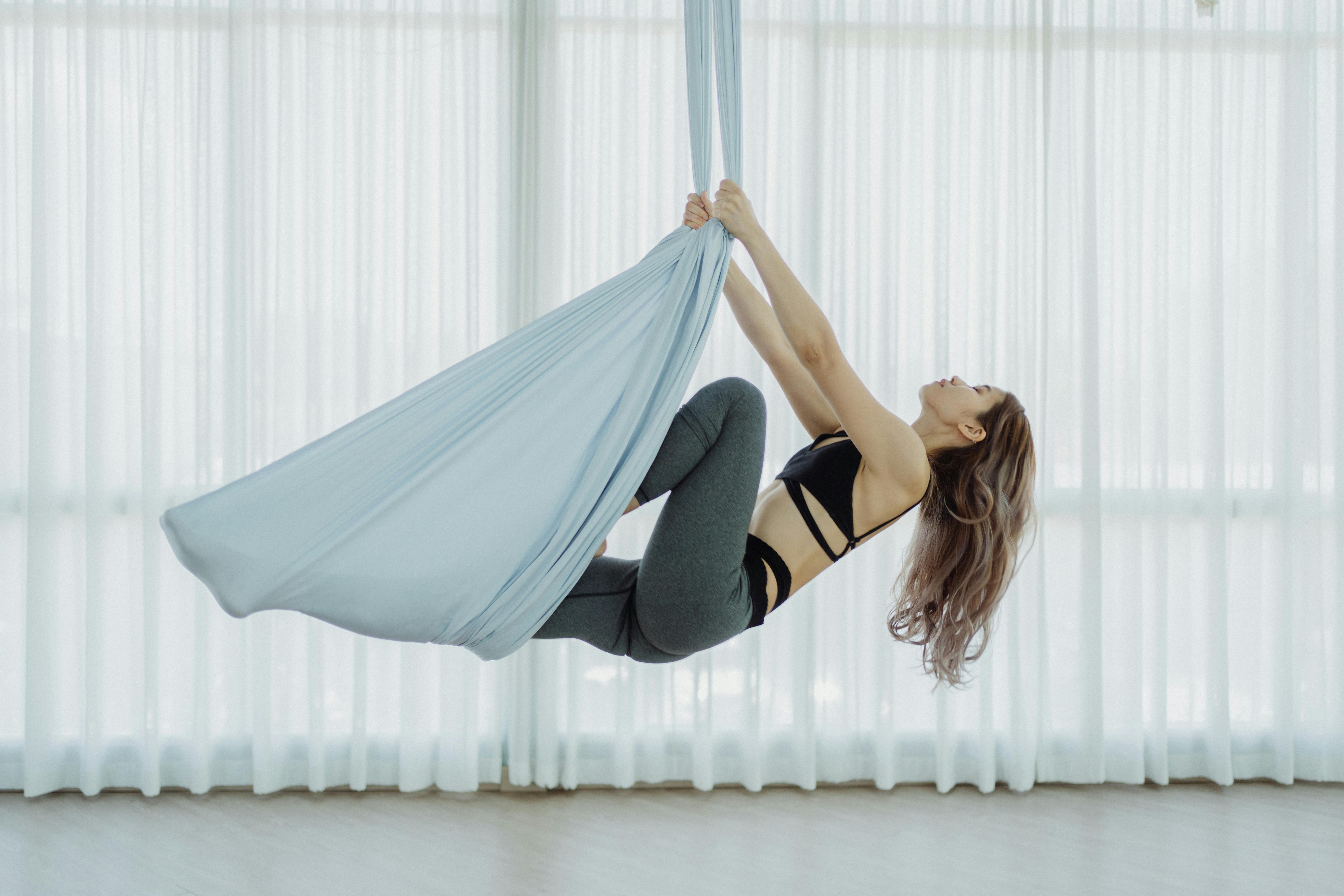 Aerial Yoga. Joga w hamakach