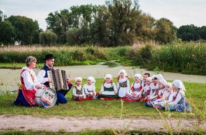 ZESPÓŁ FOLKLORYSTYCZNY "DZIECI KUJAW" - GRUPA MŁODSZA