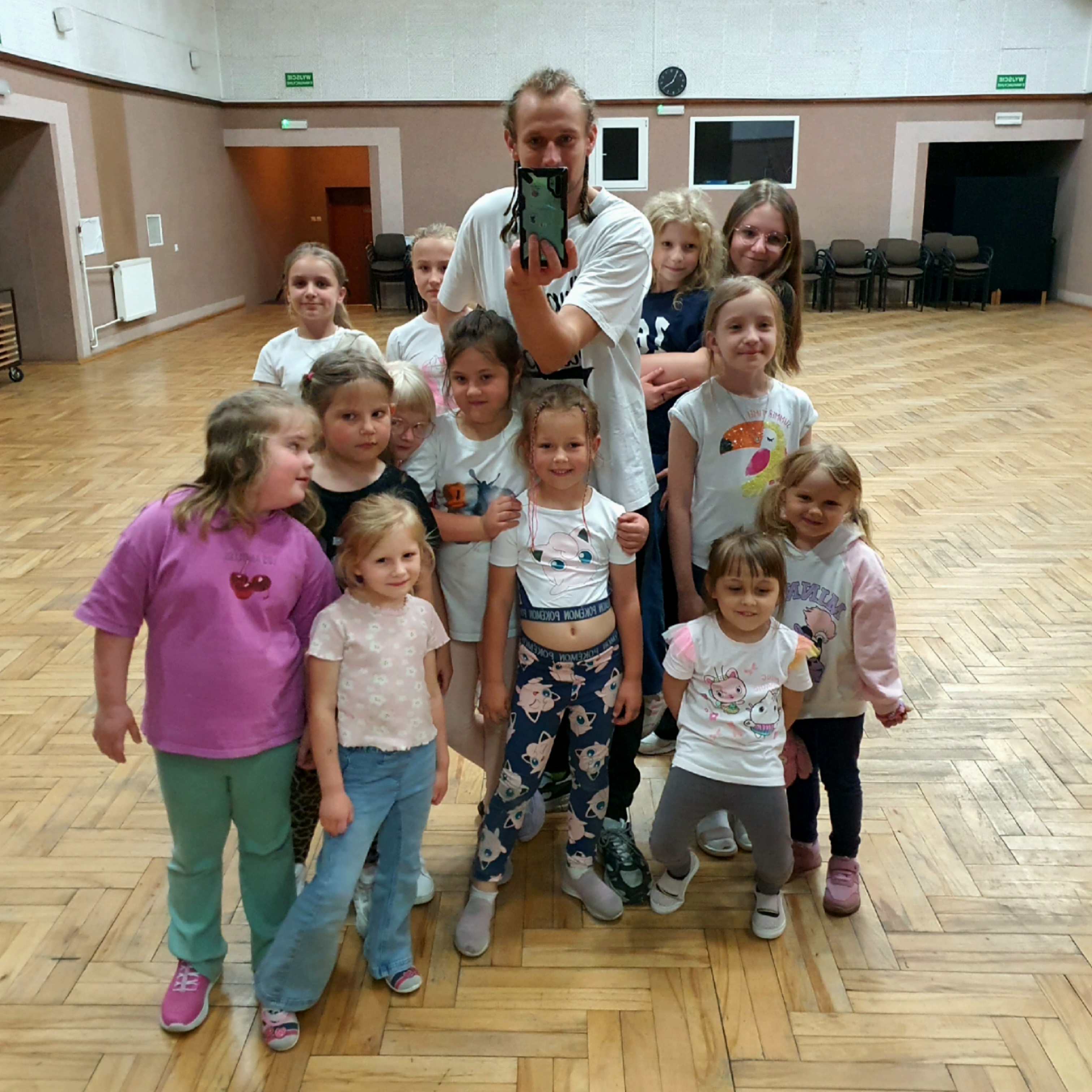 AKROBATYKA TANECZNA - FILIA MDK KARSZNICE 2025/2026 Grupa I