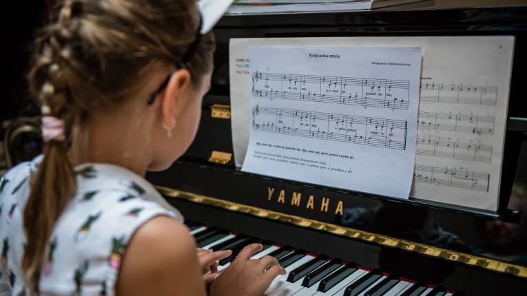 Nauka gry na pianinie - zajęcia indywidualne p. Karol