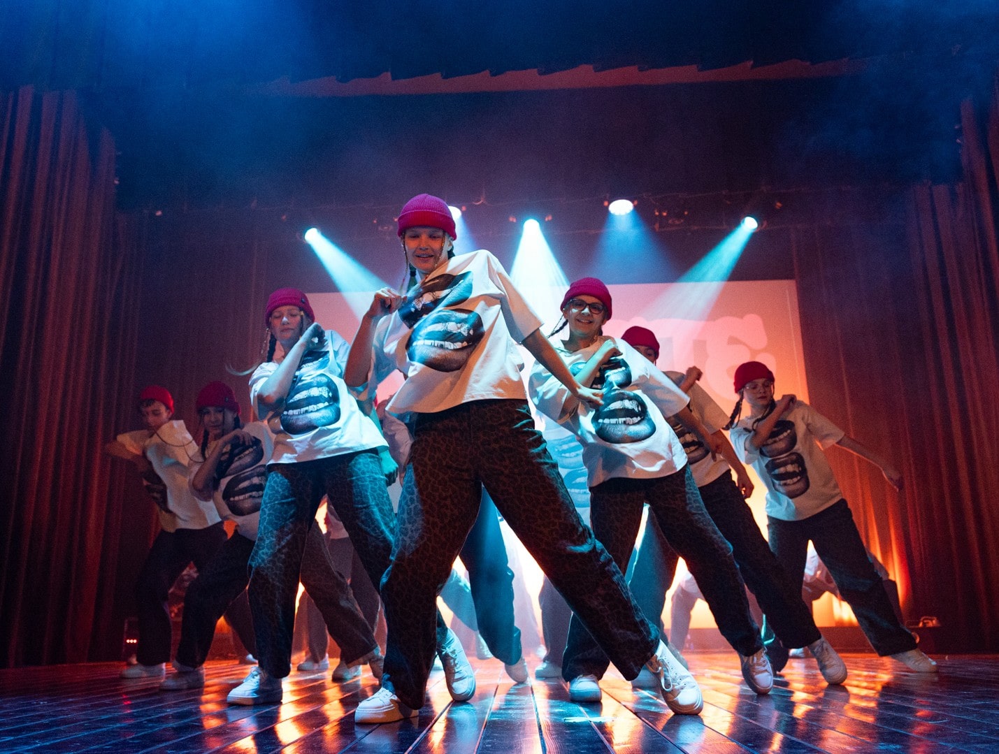 DELETE - grupa tańca nowoczesnego Strumień