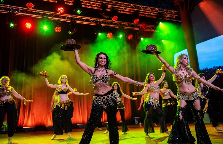 Choreografia „Kapelusze” – projekt występowy (taniec brzucha + elementy jazz)