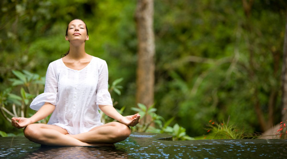 Leśny spacer jogiczny w Lesie Bemowskim | Joga w plenerze, ruch i oddech