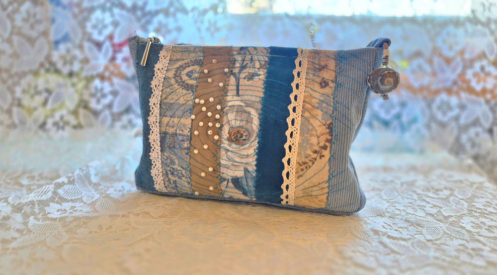 Kosmetyczka Mixed Media & Upcycling