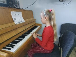 Gra na pianinie z Katarzyną Goljat