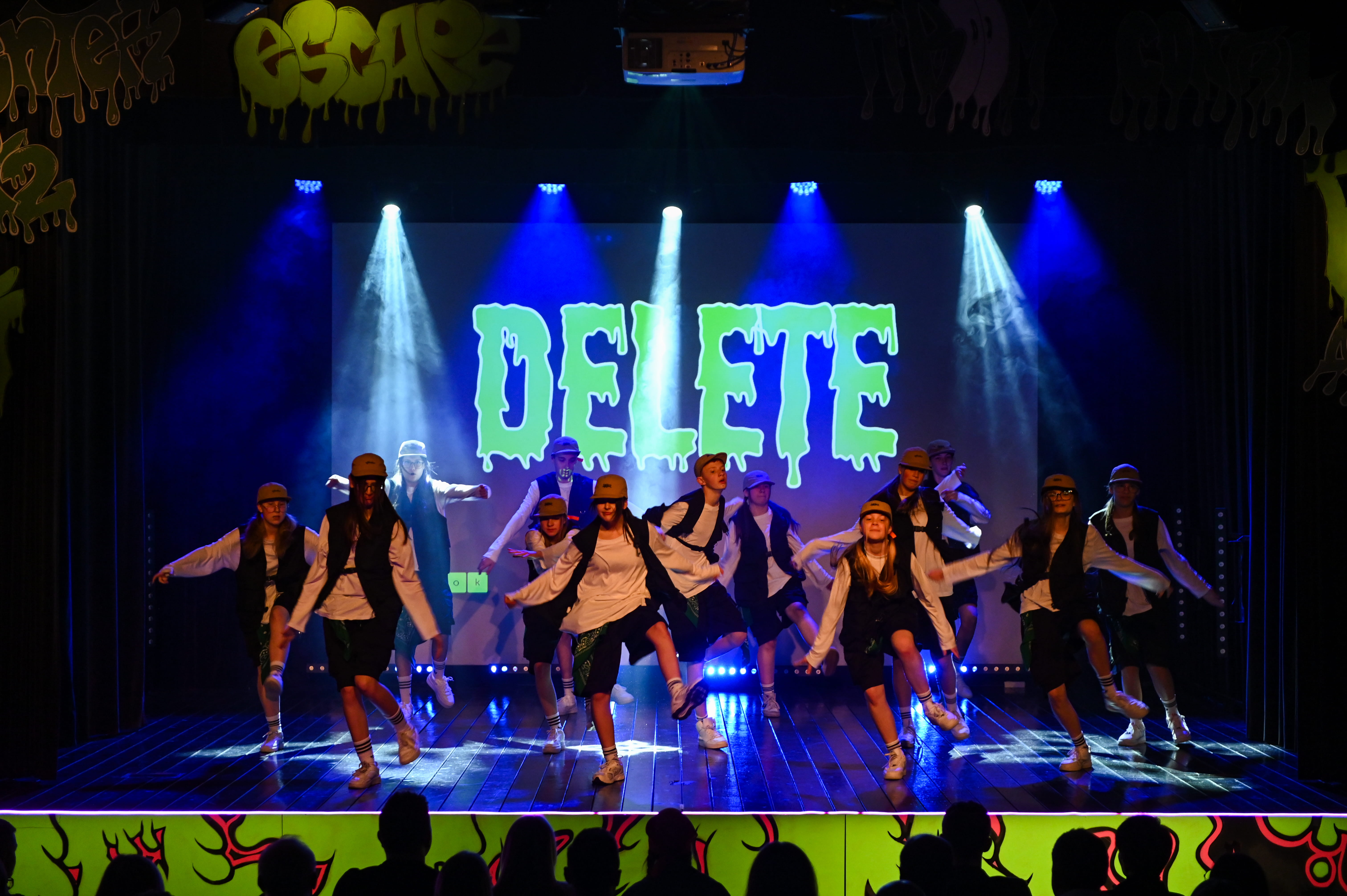 DELETE - grupa tańca nowoczesnego Strumień