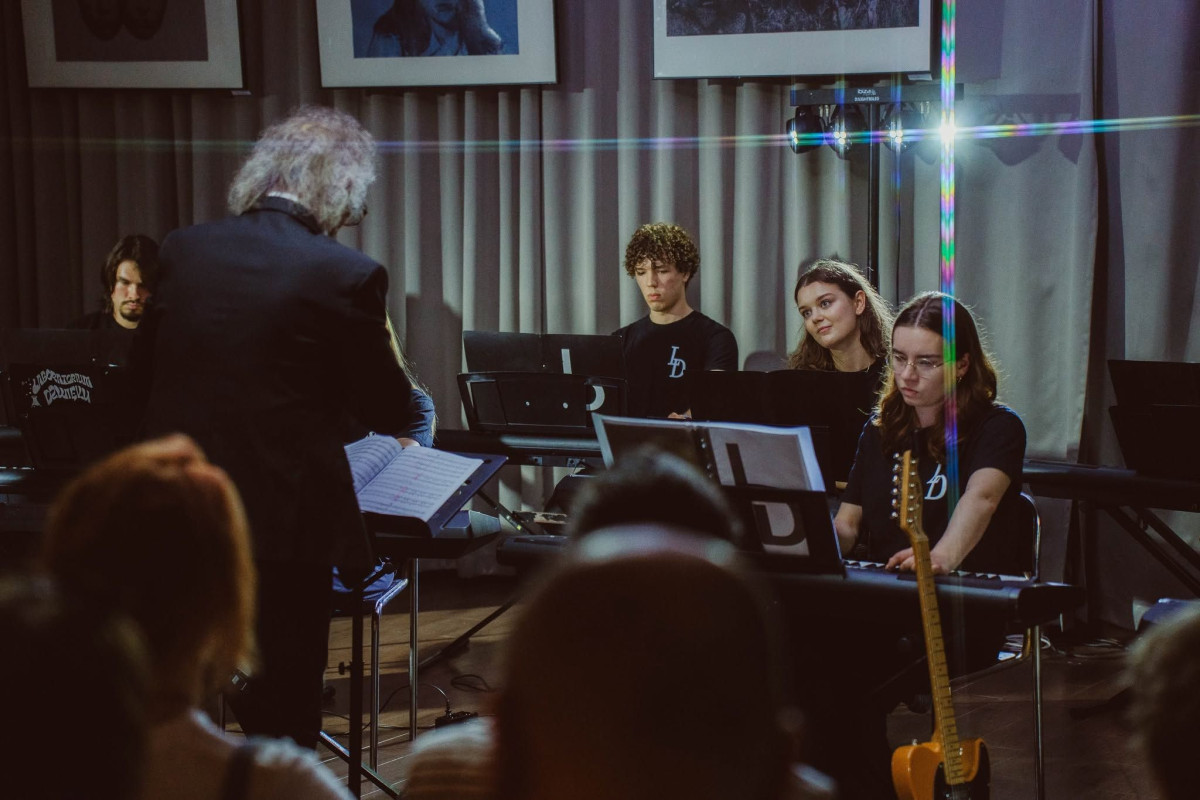 Elektroniczna Orkiestra Laboratorium Dźwięku, piątek