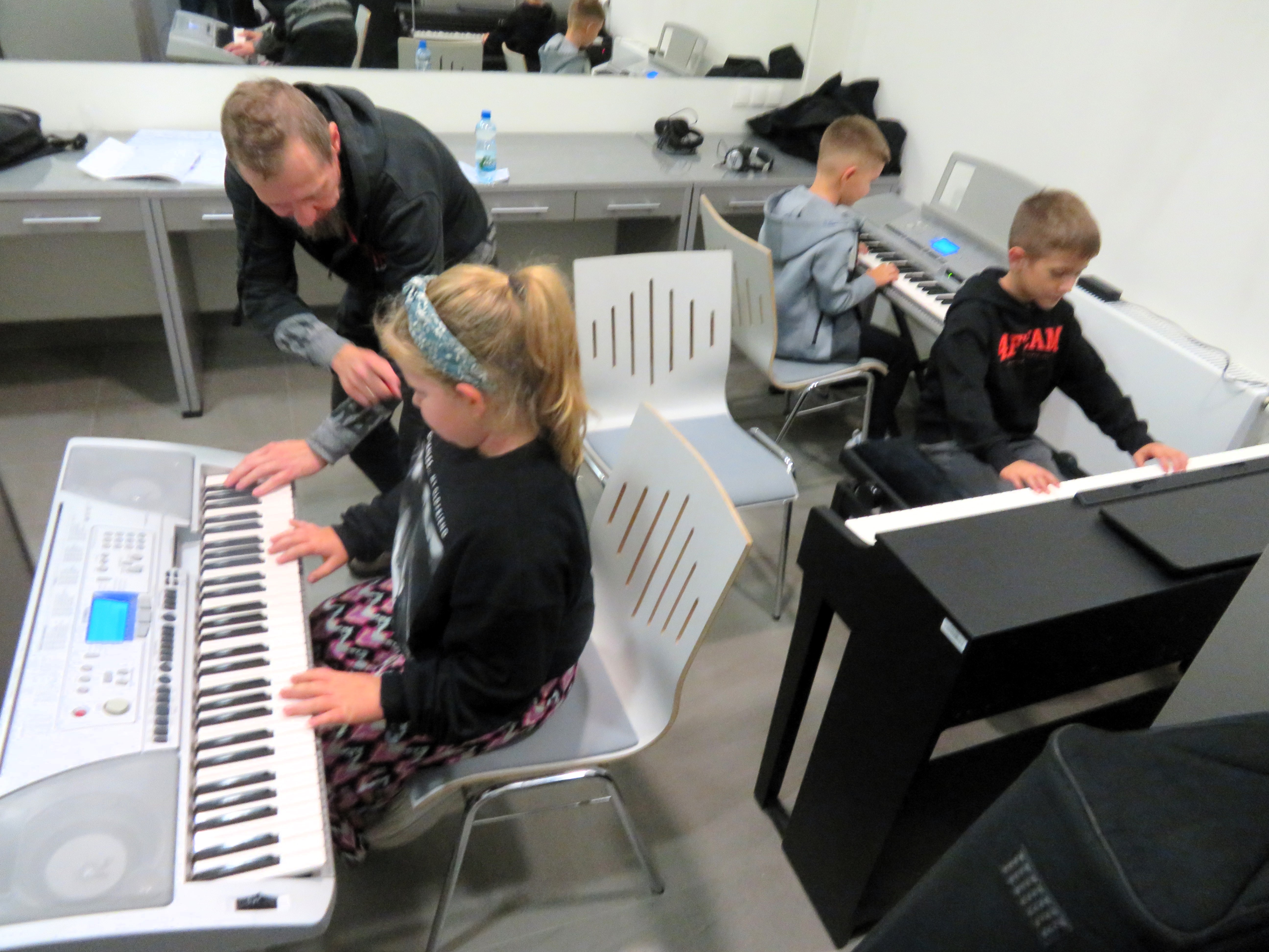 Nauka gry na keyboardzie i pianinie