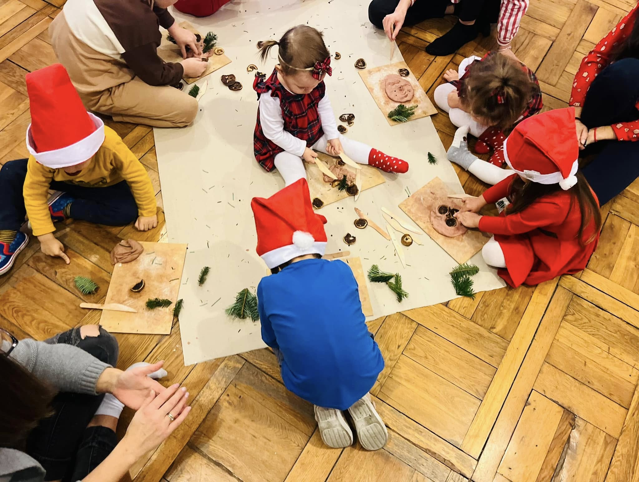 Spotkanie pachnące świętami - zajęcia sensoryczne dla najmłodszych Konin