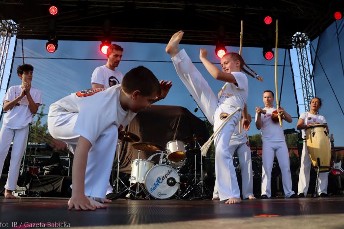 Capoeira zajęcia dla dzieci 7 lat+, młodzieży i dorosłych, poniedziałek i czwartek, grupa I godz. 19:00-20:15, grupa II godz. 20:20-21:35