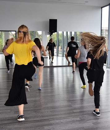 *ODPŁATNE ZAJĘCIA TANECZNE LATINO (105 zł za miesiąc)
