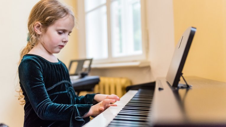 Nauka gry na pianinie dla początkujących