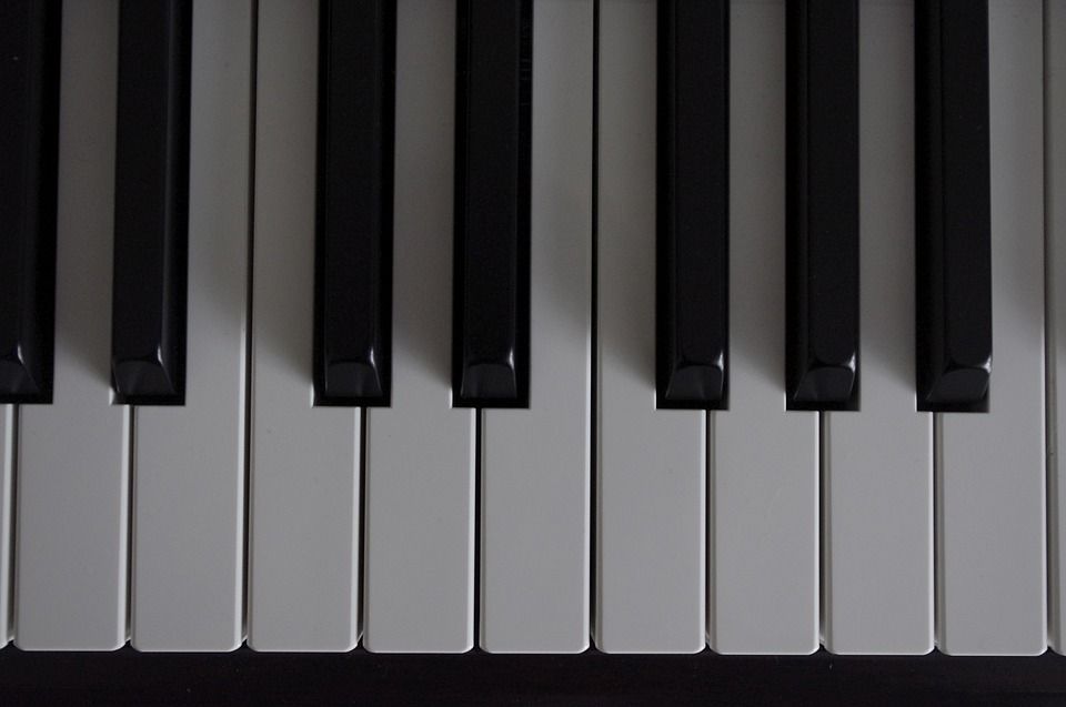 Lekcje gry na pianinie - J. Ziobro